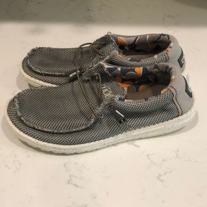 Men’s size 7 grey hey dudes shoes